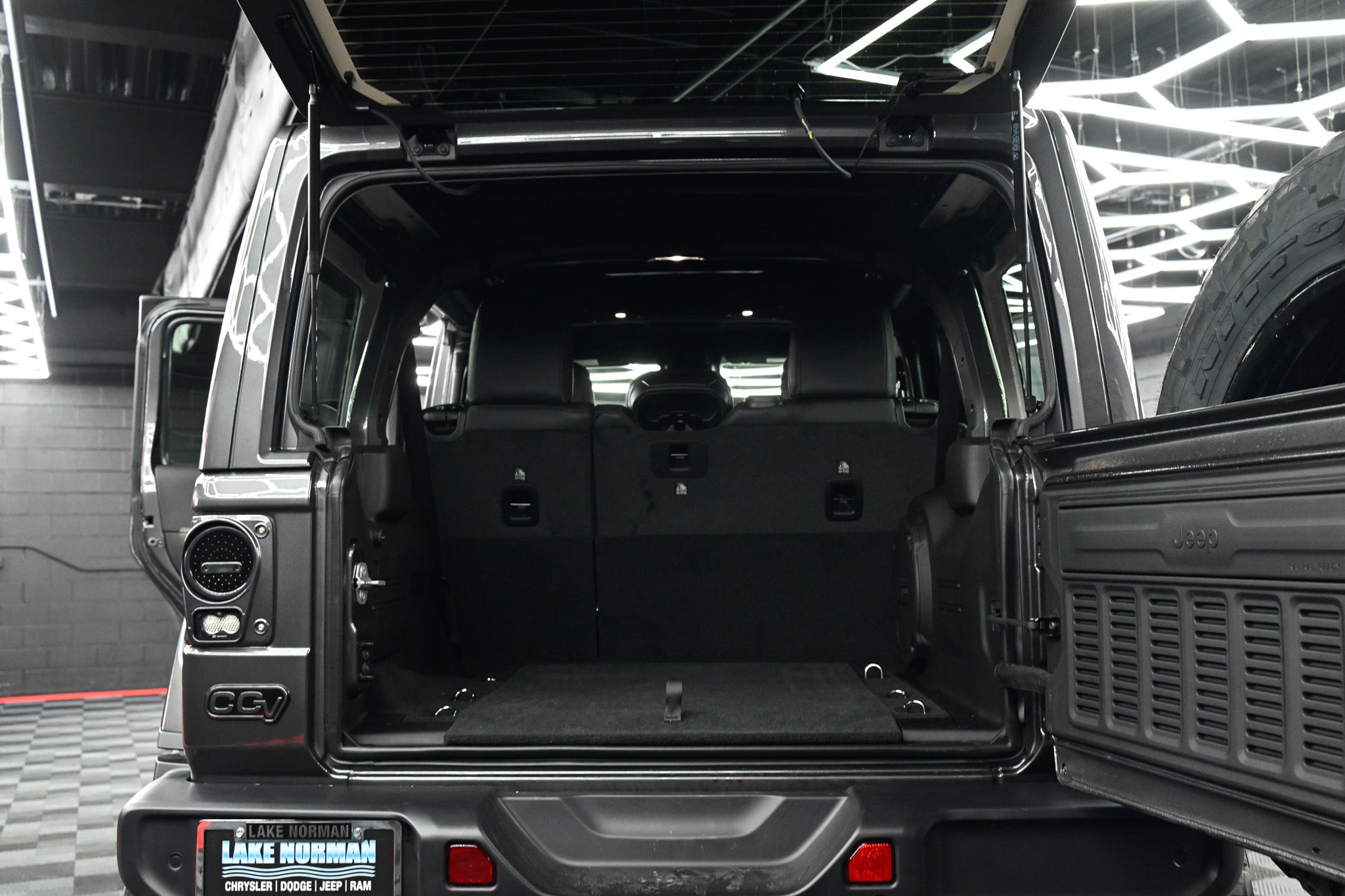 2026 Jeep WRANGLER 4-DOOR SAHARA Up Town