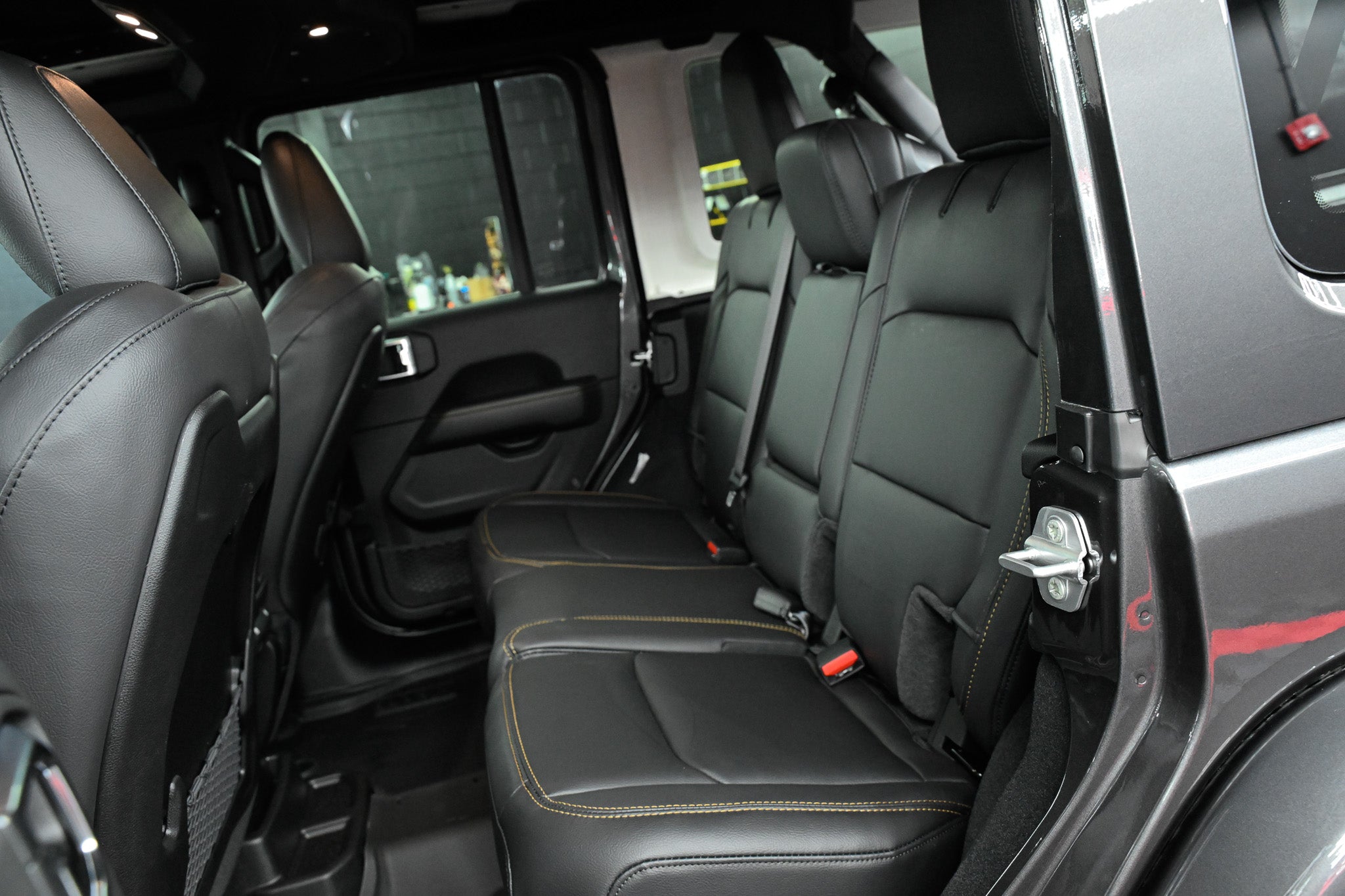 2026 Jeep WRANGLER 4-DOOR SAHARA Up Town