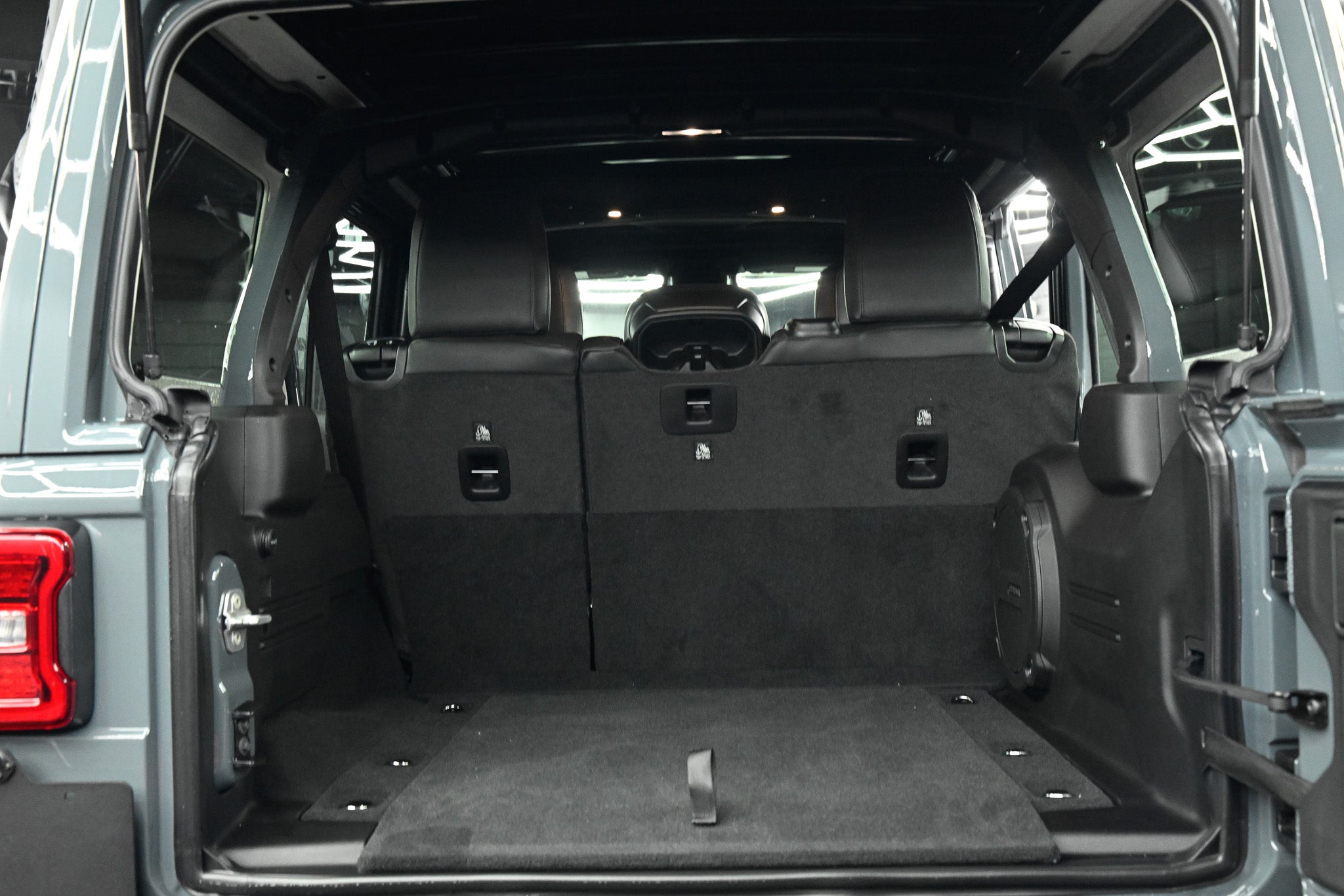 New 2026 Jeep WRANGLER 4-DOOR SAHARA Blue Ridge 220148