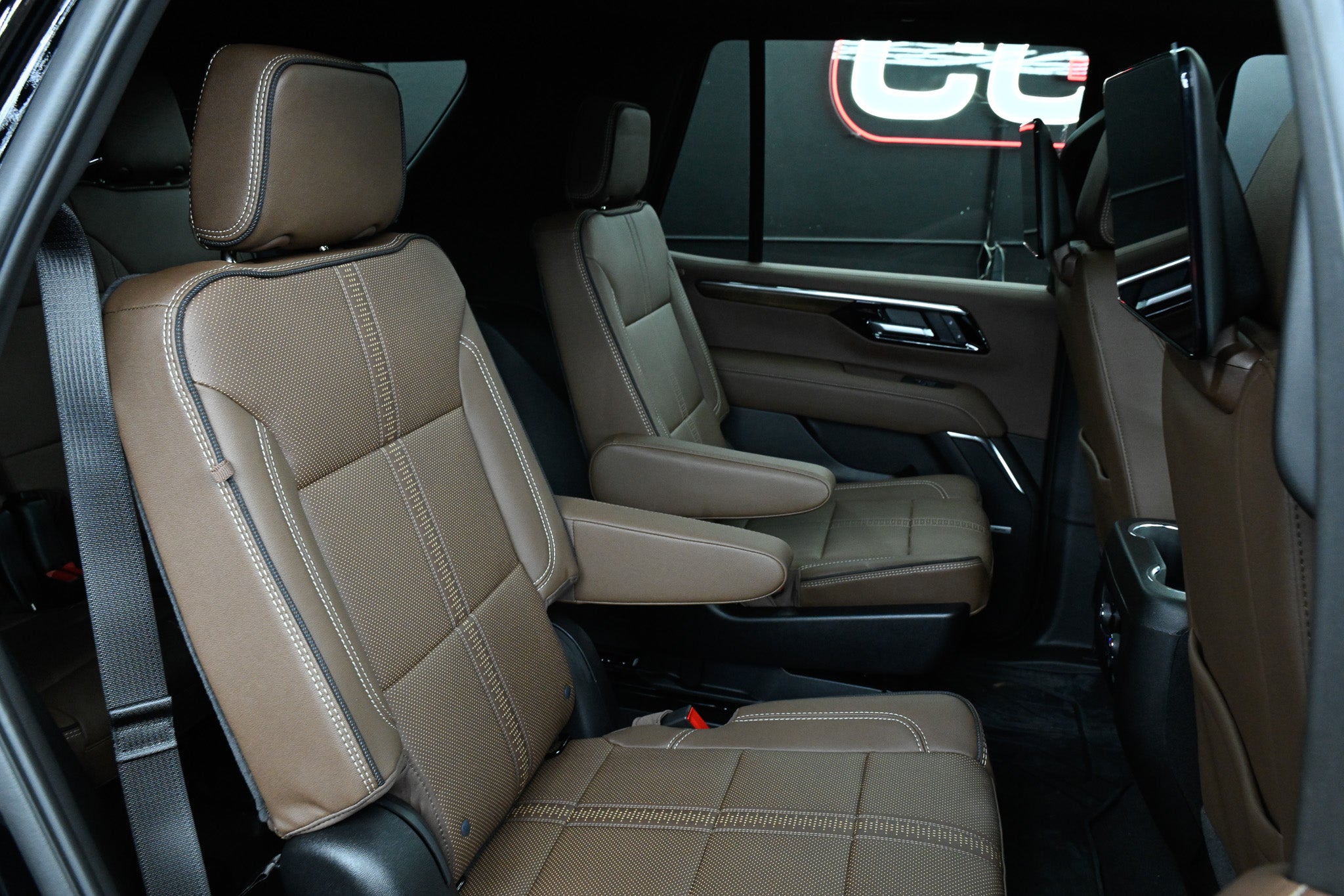 2026 Chevrolet Tahoe High Country- Black w/ Silver