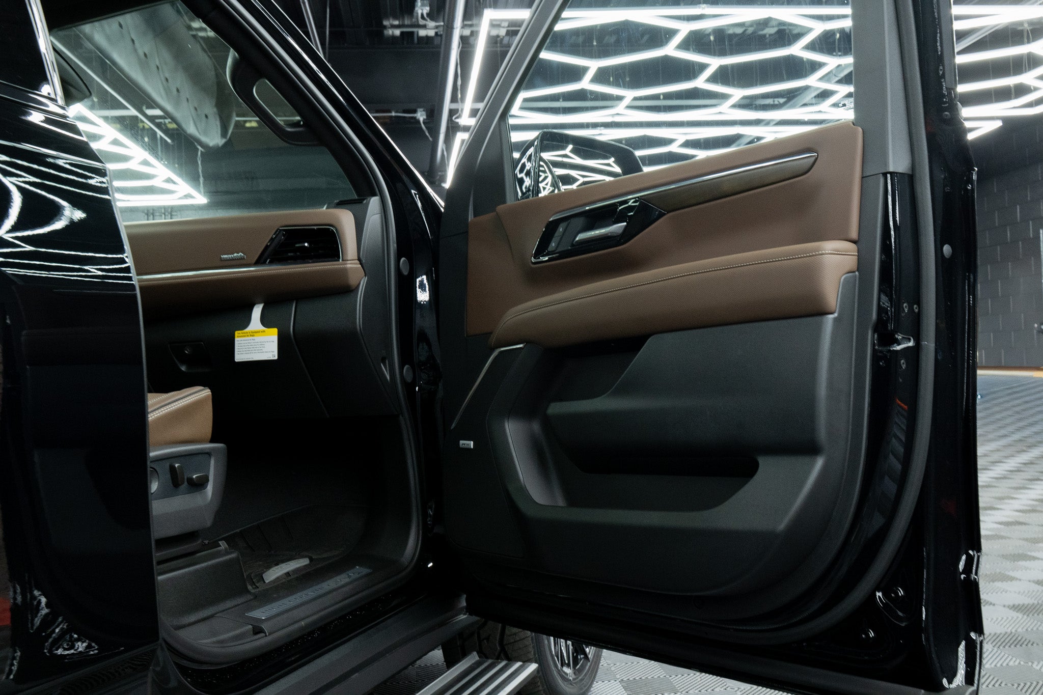 2026 Chevrolet Tahoe High Country- Black w/ Silver