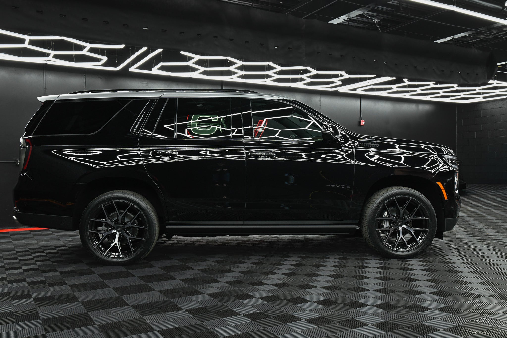 2026 Chevrolet Tahoe High Country- Black w/ Silver