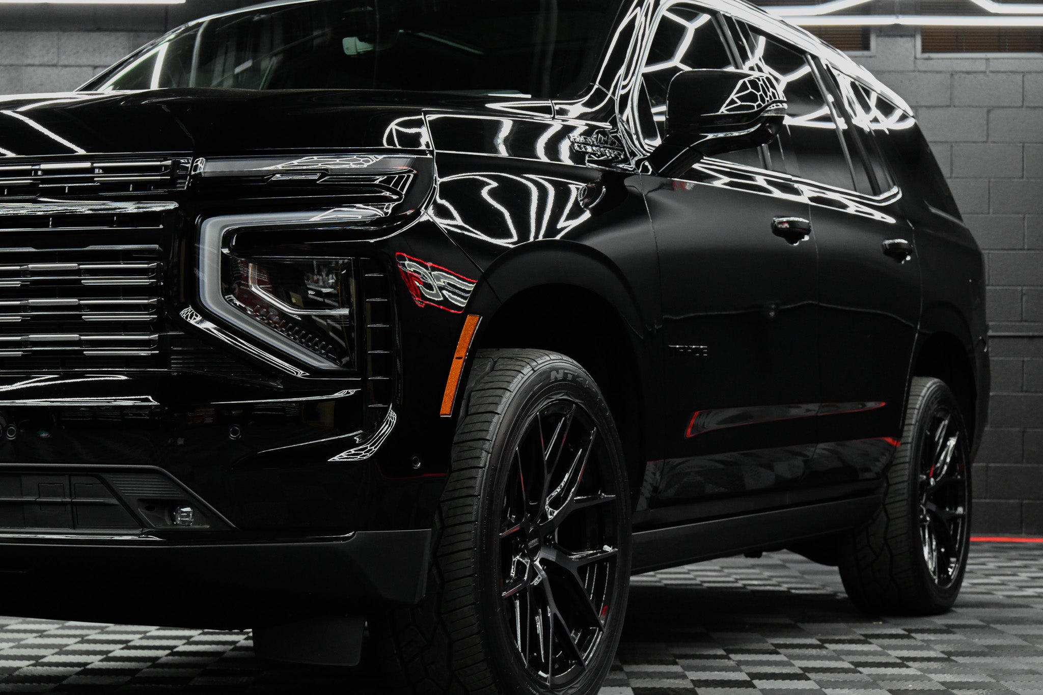 2026 Chevrolet Tahoe High Country- Black w/ Silver