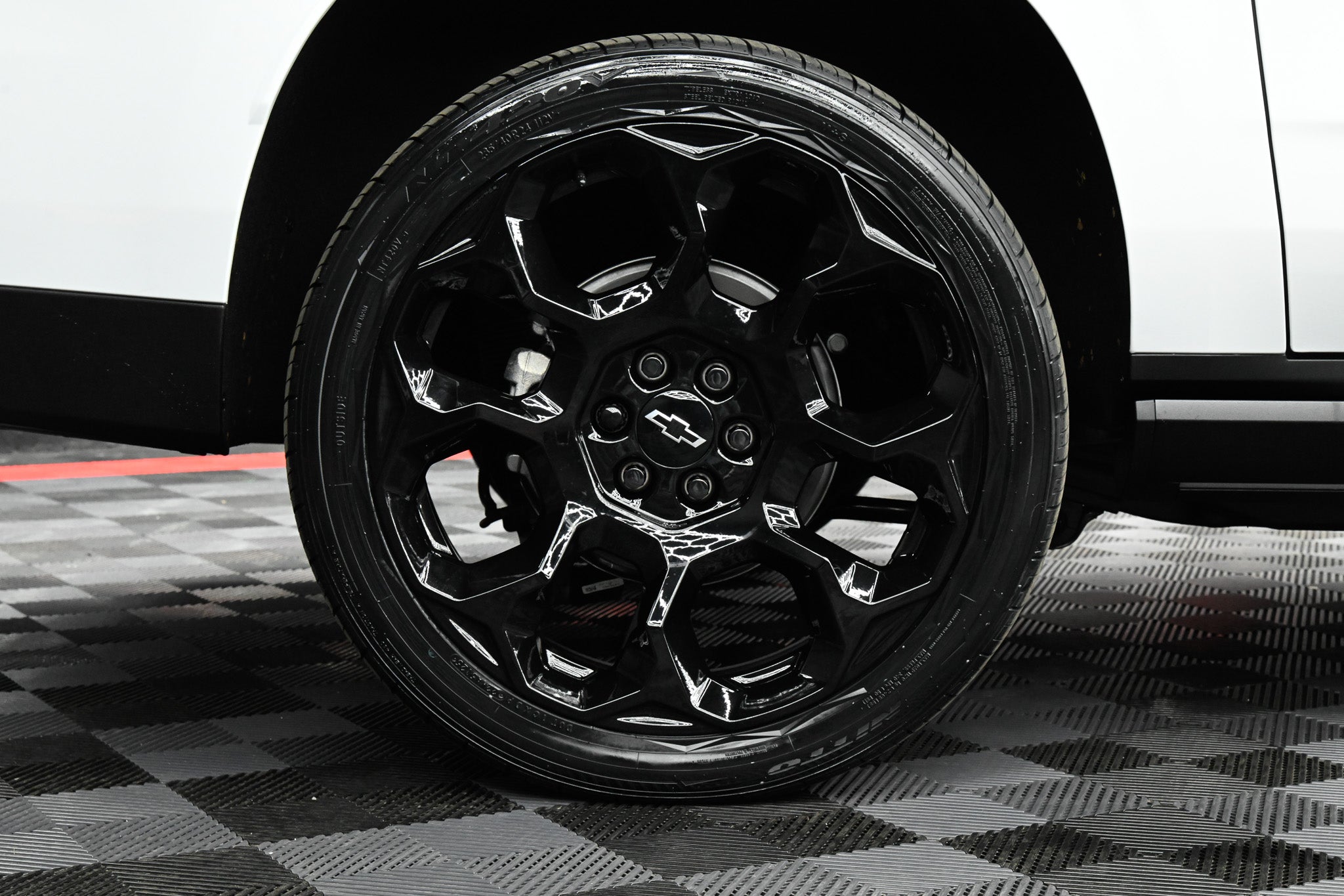 2026 Chevrolet Suburban High Country- Polar White