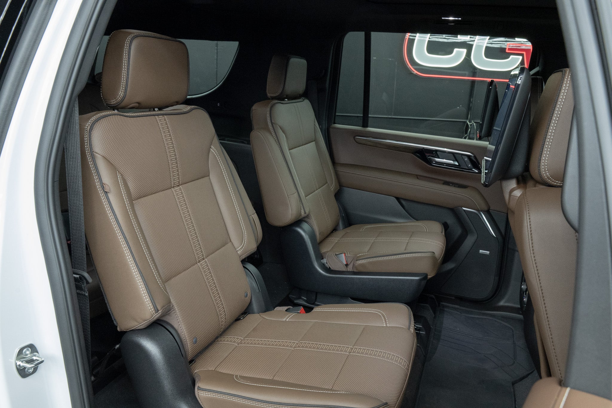 2026 Chevrolet Suburban High Country- Polar White