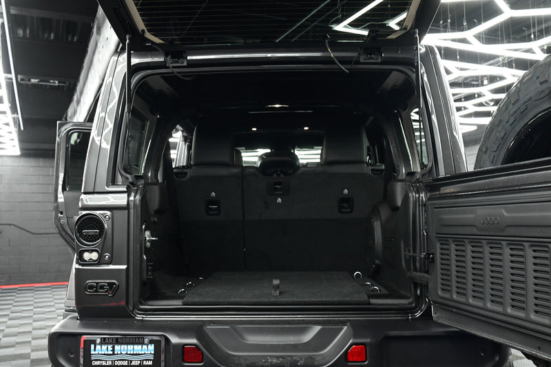 2026 Jeep WRANGLER 4-DOOR SAHARA Up Town