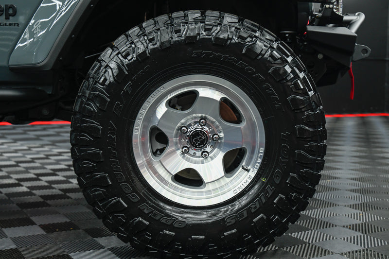 New 2026 Jeep WRANGLER 4-DOOR SAHARA Blue Ridge 220148