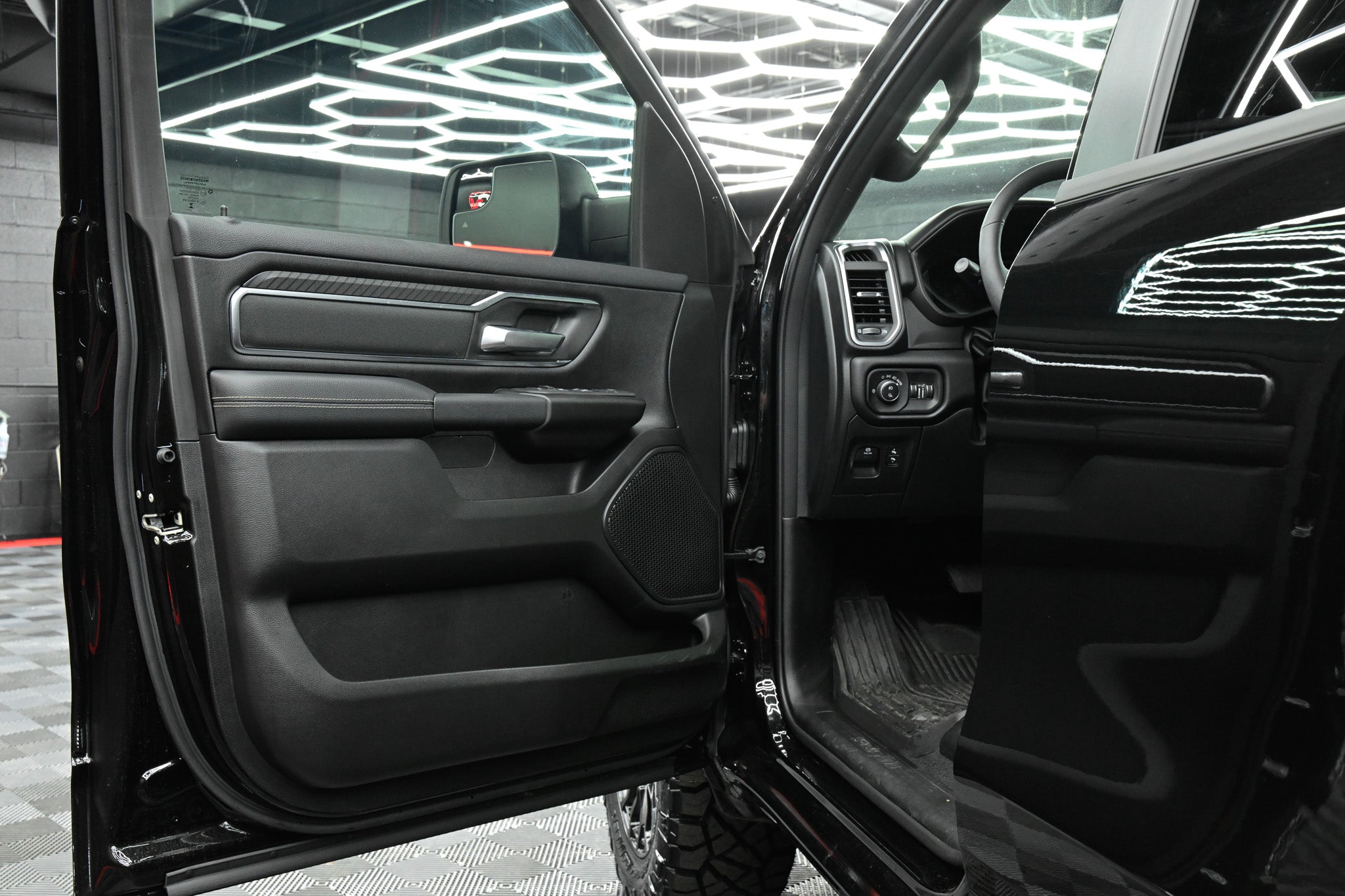 2026 RAM Big Horn- Black LKN