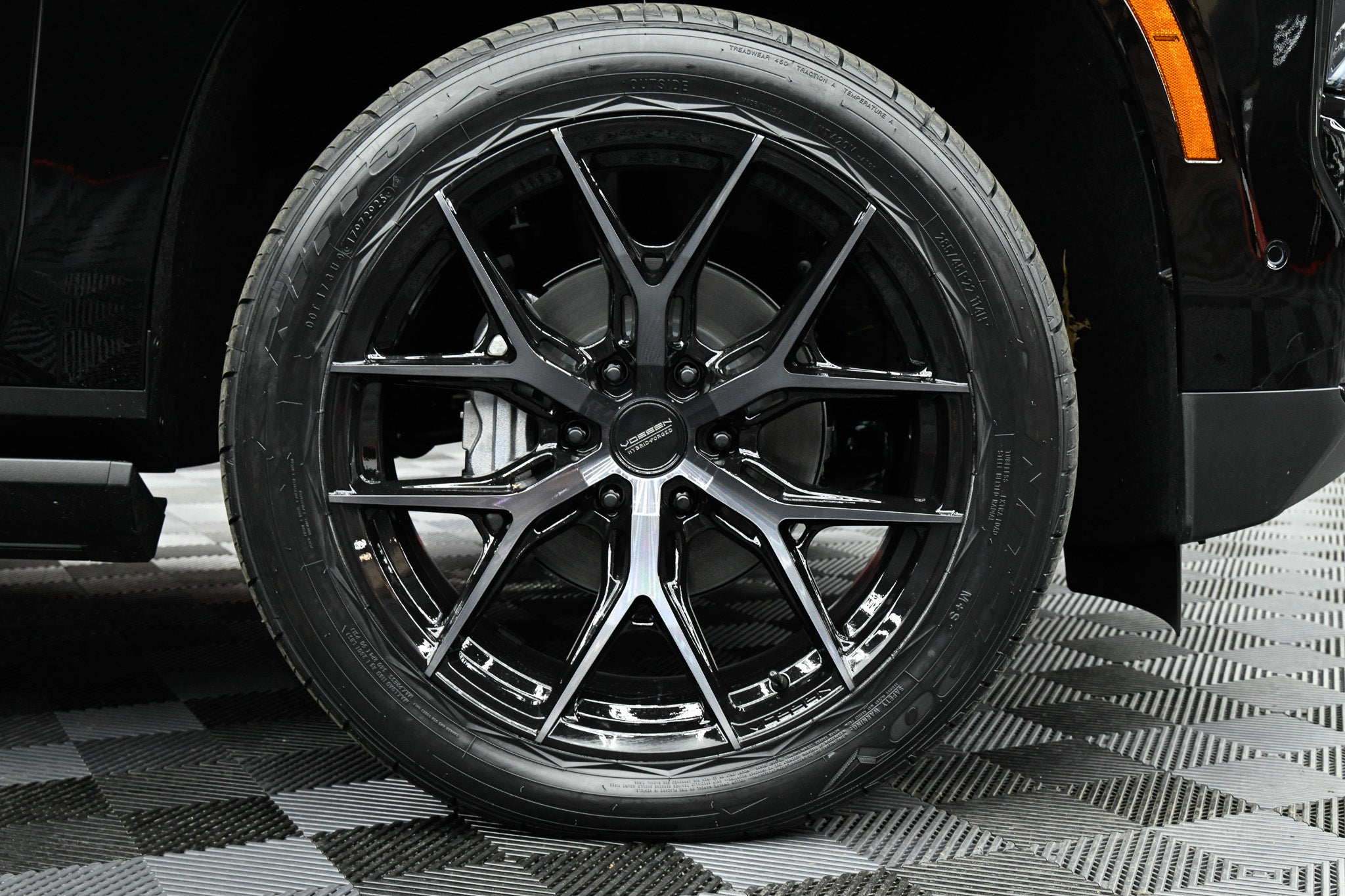 2026 Chevrolet Tahoe High Country- Black w/ Silver