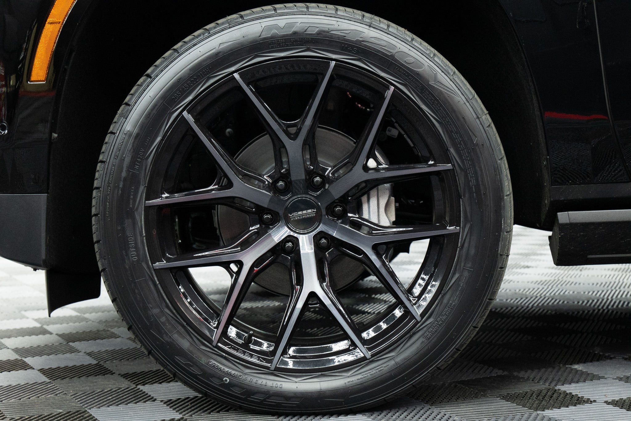 2026 Chevrolet Tahoe High Country- Black w/ Silver