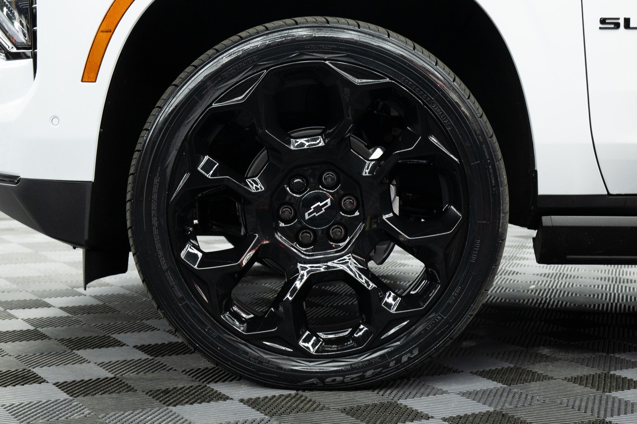2026 Chevrolet Suburban High Country- Polar White