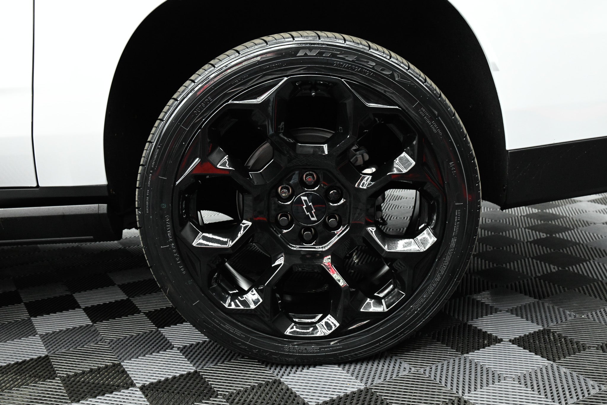 2026 Chevrolet Suburban High Country- Polar White